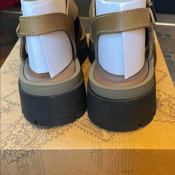 Gold and Black Strappy Delaney Fisherman Platfor Sandals - Picture 8 of 11